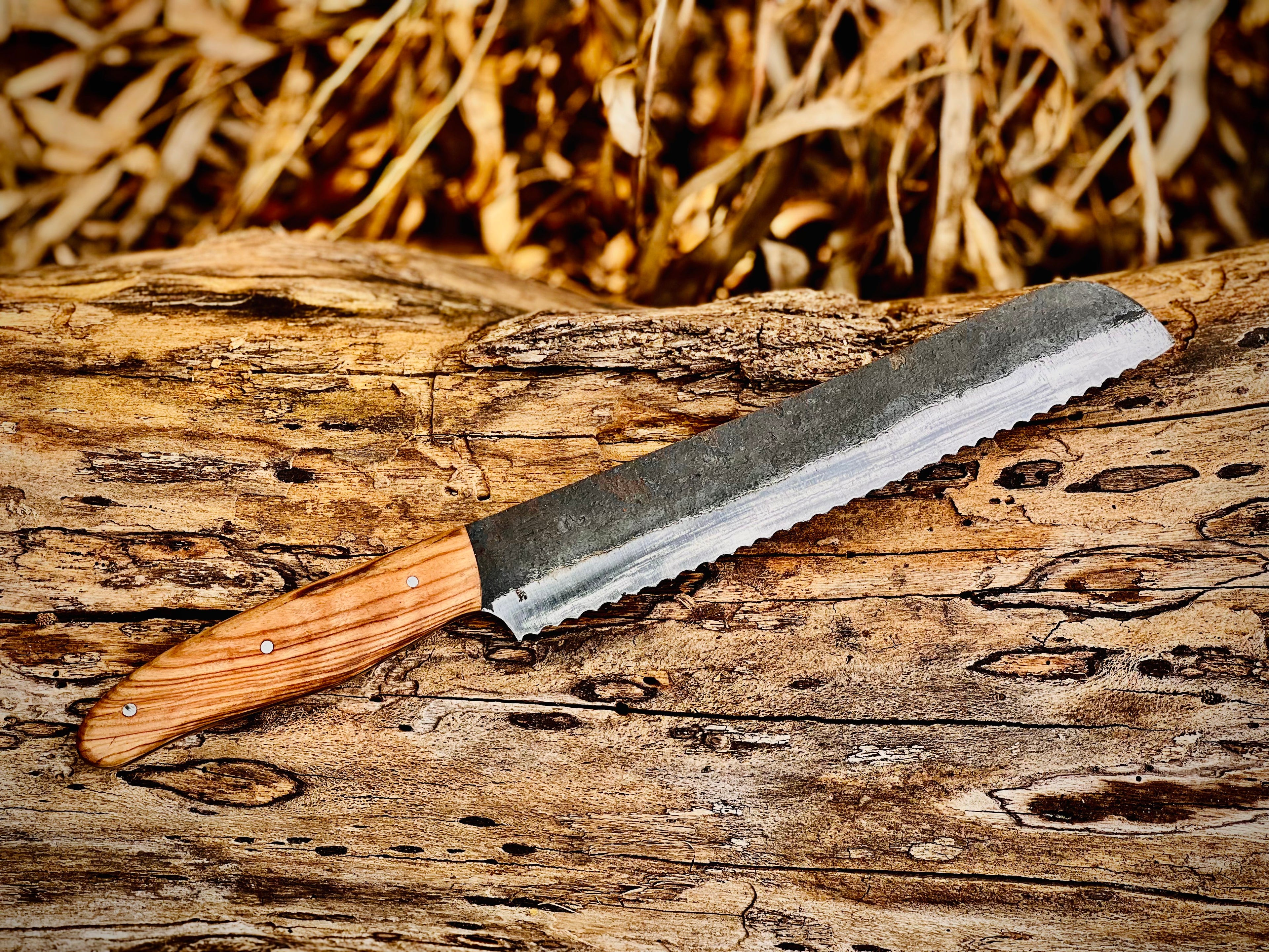 Forged serrated bread knife with olive wood handle