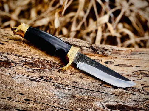 Blackhorn hunting knife with buffalo horn handle and brass guard