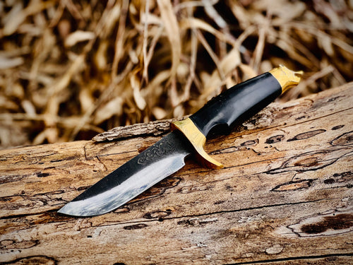 Blackhorn hunting knife with buffalo horn handle and brass guard
