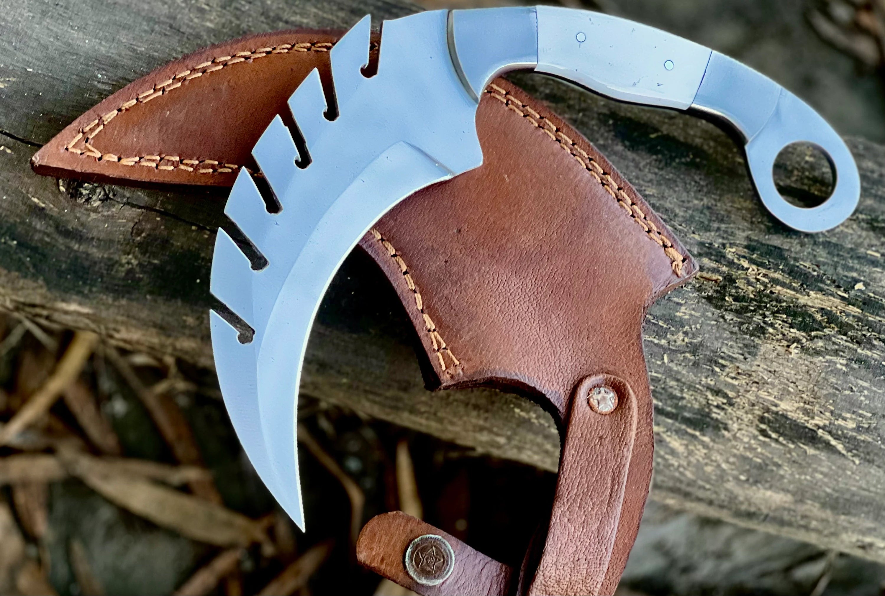 Forged saw-tooth karambit knife with camel bone and buffalo horn handles