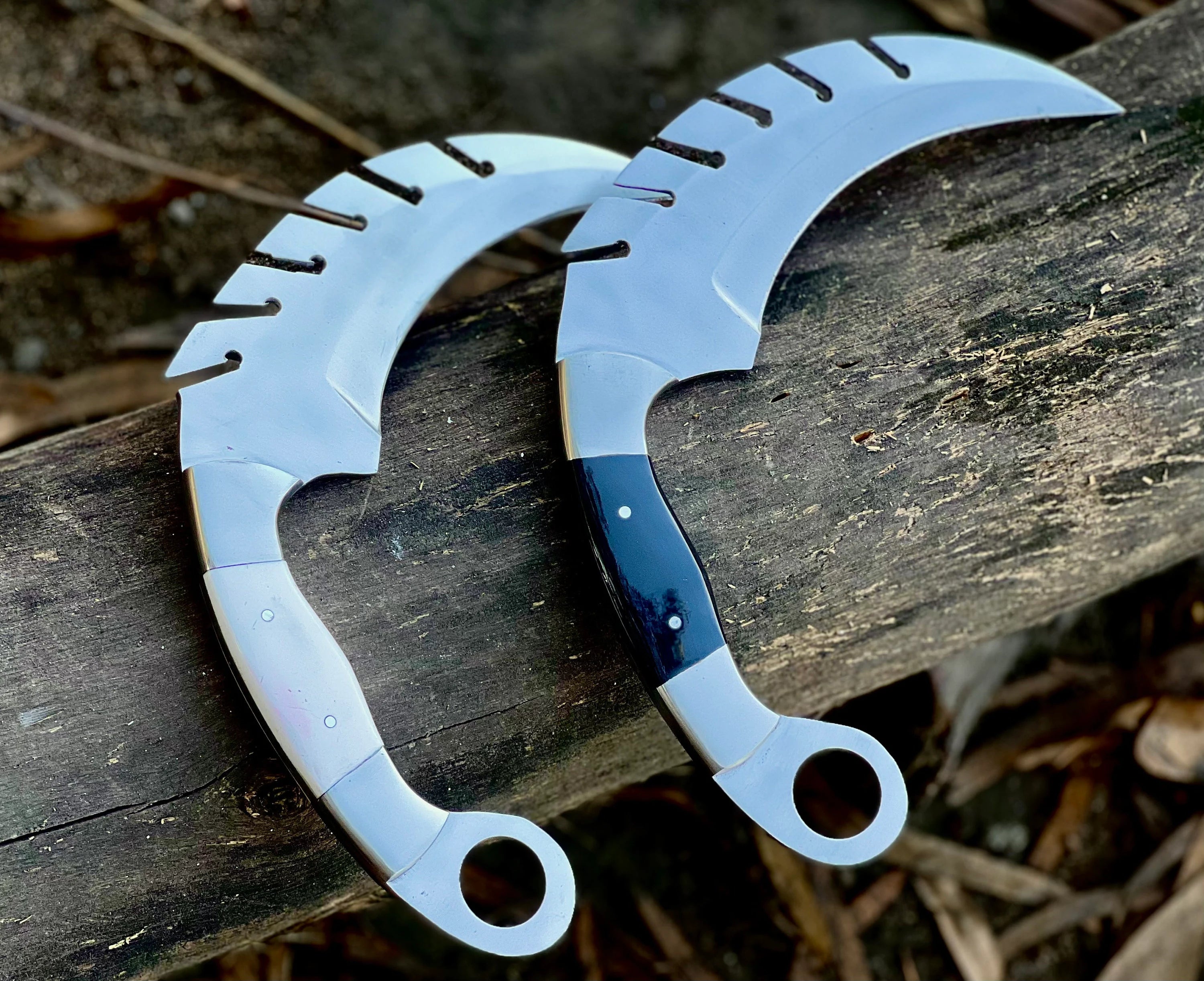 Forged saw-tooth karambit knife with camel bone and buffalo horn handles